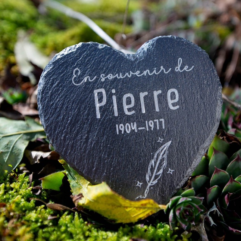 Coeur funéraire en ardoise naturelle pour rendre hommage à un proche disparu Coeur funéraire en ardoise naturelle pour rendre hommage à un proche disparu